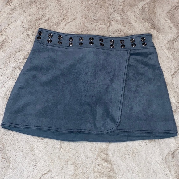 BCBG teal faux suede mini skirt size medium in excellent like new condition - Picture 9 of 12
